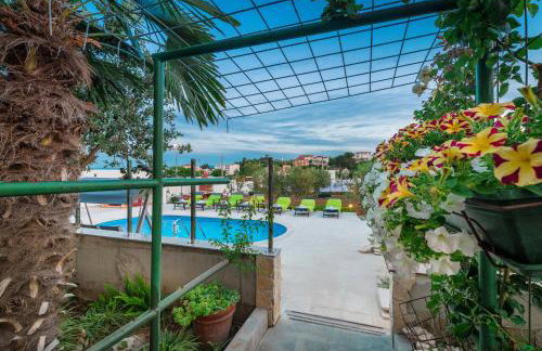 Apartments Katarina with swimming pool - Photo 5