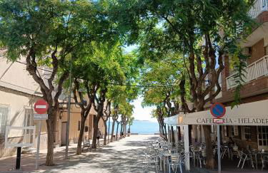 Modern Art Apartment 50m to the Beach - Foto 14