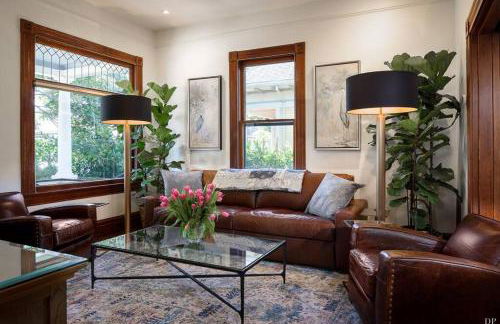 Upscale Downtown Home Walk to Beach shops Bars 2 - Photo 6