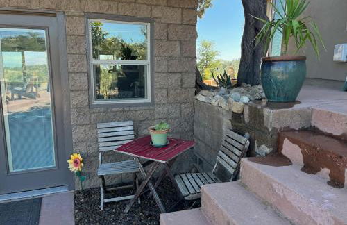 Eagles Nest Casita Luxury king memory foam bed feather pillows & duvet Amazing views, private balcony, Great location & Dog friendly - Foto 5