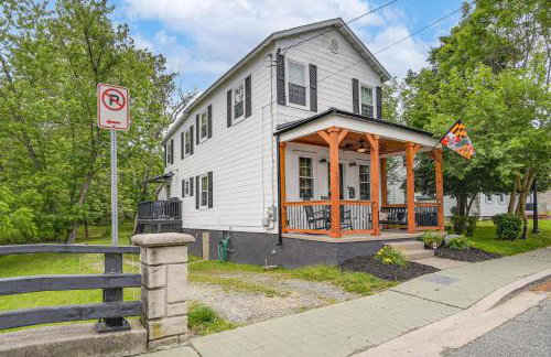 Walk to Town and River Charming Home in North East! - Foto 3