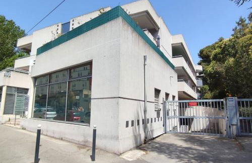 RAVAS Studio climatisé terrasse proche commerces - Photo 10