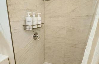 5BR Accessible Valley & Lake View Home Near Cornell - Sleeps 10 - Foto 20