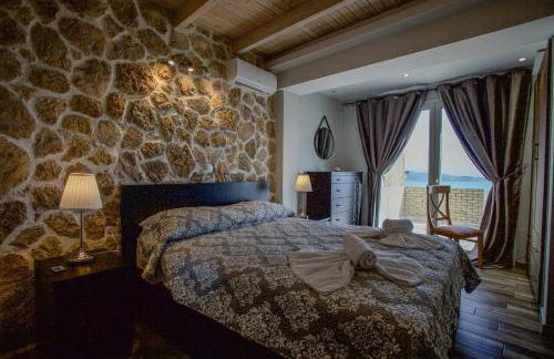 INFINITY BLUE - Photo 1