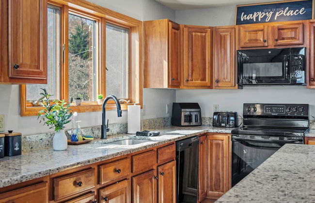 Lake View Chalet by Avantstay Lake Access + Deck - Foto 18