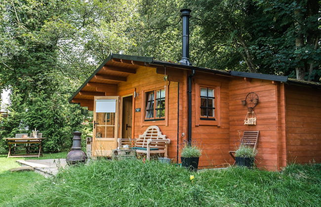1-bed Cabin, 2 Adults, Wood Burning Hot Tub & Fire - Photo 34