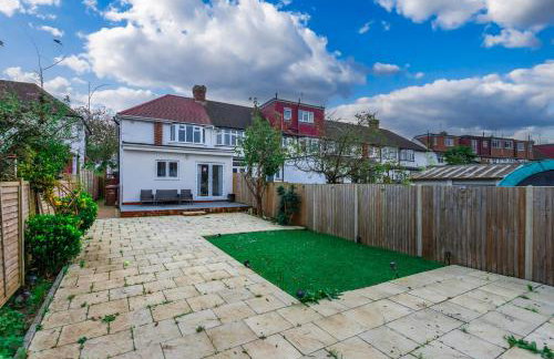 A wonderful and spacious house in a charming road - Photo 6