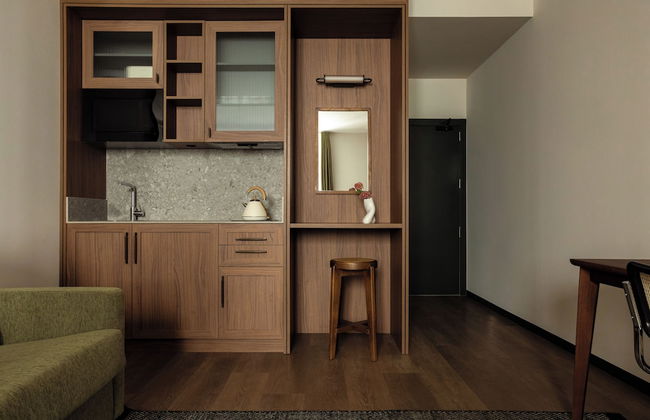 Batimont Suites & Apartments - Photo 8