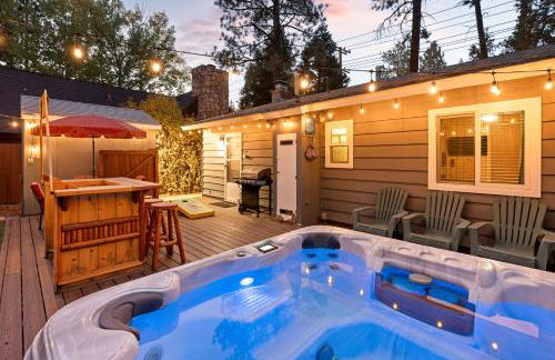 Tranquil Retreat with Fenced Backyard, Hot tub & Bar - Foto 30