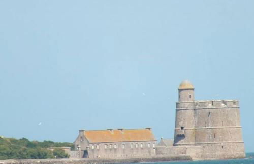 Les Aigrettes, en plein centre, à 200m de la plage - Foto 2