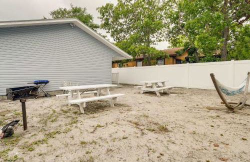 Walk to Atlantic Beach Family Gem with Fenced Yard - Foto 24