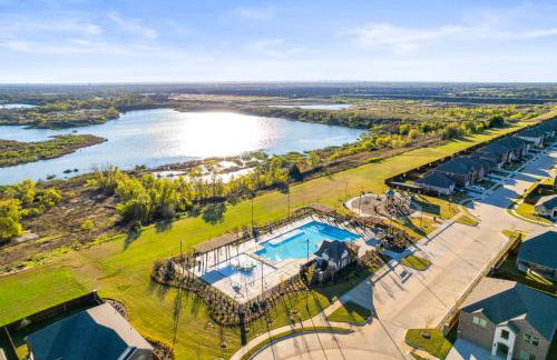 Luxurious 4-Bed Home with Pool Table & Nearby Pool - Foto 43