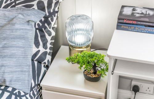 Free Parking ,Modern 4 bedrooms 10min from Birmingham city centre ideal for contractors ,Groups and Families - Photo 21