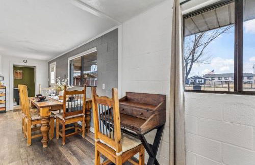 Grand Canyon Ranch Home - Western History - Big city lot - AC! - Photo 32