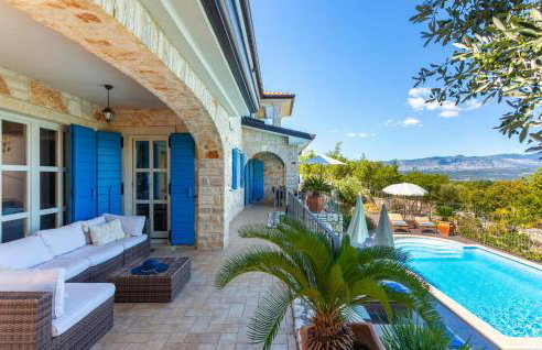 Stunning Home In Malinska With Wifi - Photo 9