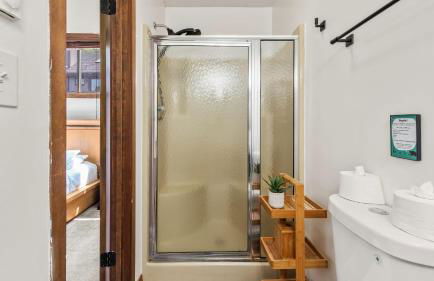 The Bear's Den by Avantstay Prime Location, Renovated w/ Movie & Game Room - Foto 40