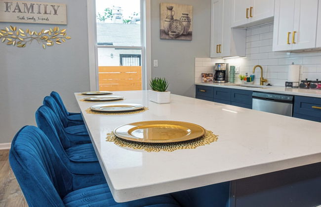 Trendy Historical Home Near Downtown Attractions - Foto 17