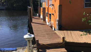 Updated houseboat on the river! - Foto 2