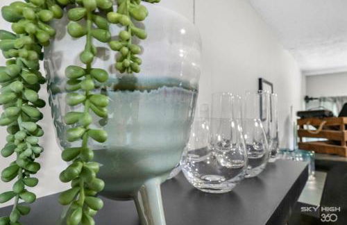 Creekside Oasis - 5BR Retreat with Pool & Hot Tub - Foto 47