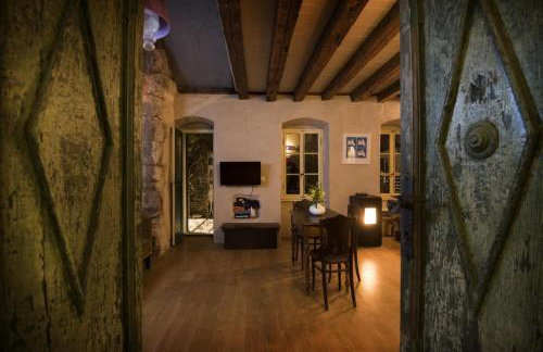 La Divine- captured by history inside Palace loft - Photo 4