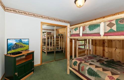 Teakwood Cozy Wood Cabin with Fireplace - Photo 47