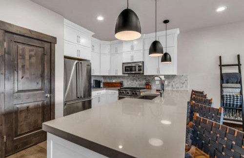 Black Rock Ridge Private Hot Tub & Views - Photo 13