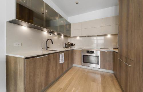 Sunny Oasis with WD I Central Air I Desk I Free Park - Foto 4