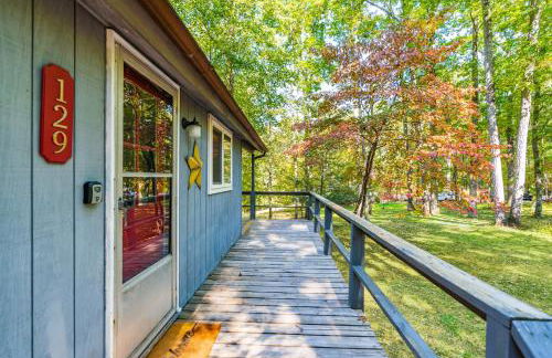 Spacious w Hot Tub, Fire Pit, Deck, Grill and WiFi - Foto 16