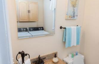 14mi to Mt. Snow! Arcade, Private Suite, King Bed! - Foto 16