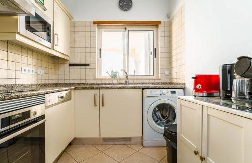 Bright 3-BR in Guia with Shared Pool by Lisbeyond - Foto 35