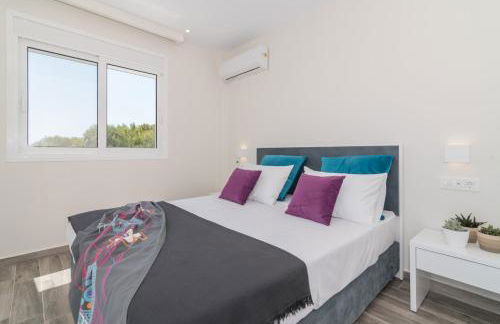 Maridenia Villa - Family Escape with Private Pool, by ZanteWize - Foto 6