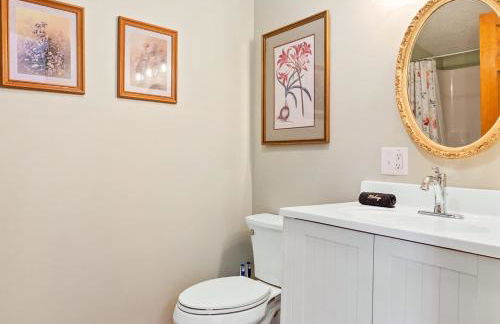 Impressive Dual Woods and Lake Homes That Sleep 32 - Foto 36