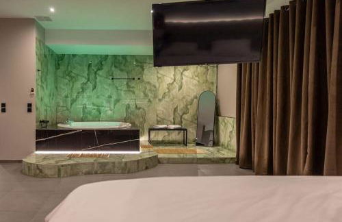 Smaragdi Luxury Jacuzzi Apartment Noho Premium Living - Foto 13