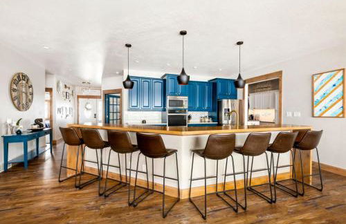 Great Falls Luxe Haven 4BR Gym Office and Hot Tub - Foto 68