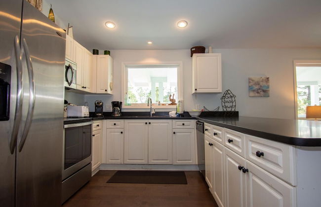 5bd, 3Ba Home Sleeps 14 Comfortably, Close to the Beach and Club Amenities - Photo 11