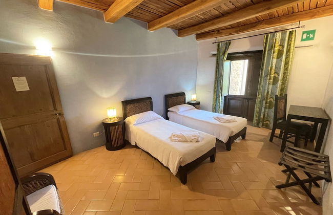 Spoleto Tranquilita Sleeps 20 With Wifi Pool Yoga Studio Gardens and Views - Photo 6