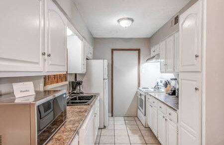 Minutes from the Airport - Wonderful Warrington - Photo 45