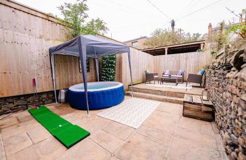 3BR 2Bath Home with Hot Tub Games Room By Stadium with Fast WiFi & Free Parking - Foto 16