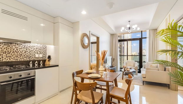 2BR Near Downtown w Balcony Pool Canal Views - Foto 3, Habitación