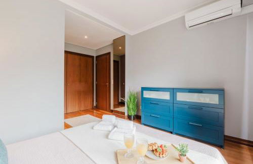 Elegant Riverfront Flat | Pool & Sports by Host Wise - Foto 15