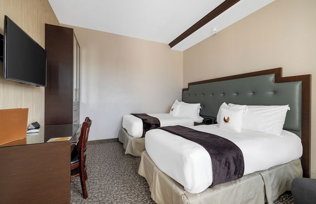 Aura Hotel Brooklyn - Photo 23