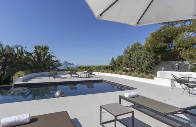 Ibizian Villa With Sea-views - Photo 24