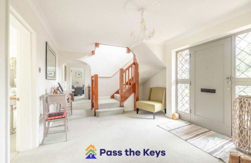 Detached countryside family home, set in extensive private gardens, with a hot tub - Pass the Keys - Photo 7