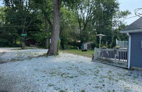 Downtown Whitestown with King Suite and Pool - Foto 35