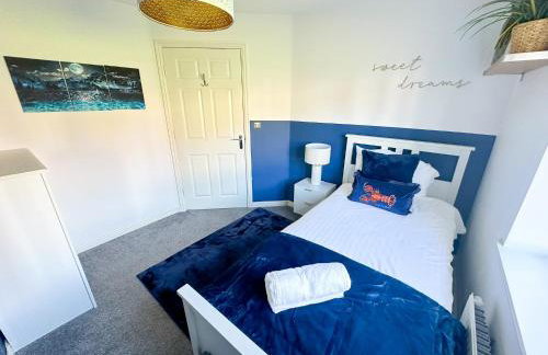 Luxury 4 Bed House - Free Parking - Contractors - Relocators - Foto 4