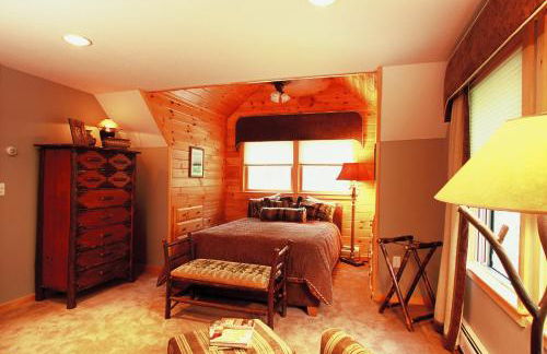 Upscale Fryeburg Cabin Hot Tub and Billiards Table! - Foto 15