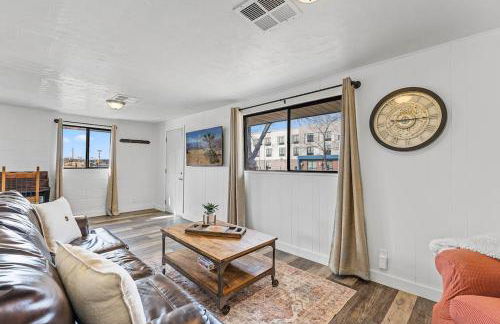 Grand Canyon Ranch Home - Western History - Big city lot - AC! - Photo 12