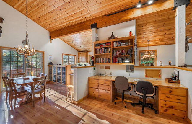 Wolf s Lair by Avantstay Swiss Chalet w Private Hot Tub Access to Northstar Resort Community - Photo 6