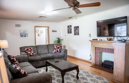 Spacious 4 Bedroom Home with 5 Beds near Interstate 40 in Amarillo, TX - Foto 19