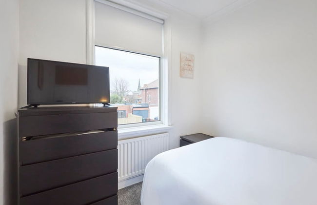 Host Stay Spire View House - Photo 18